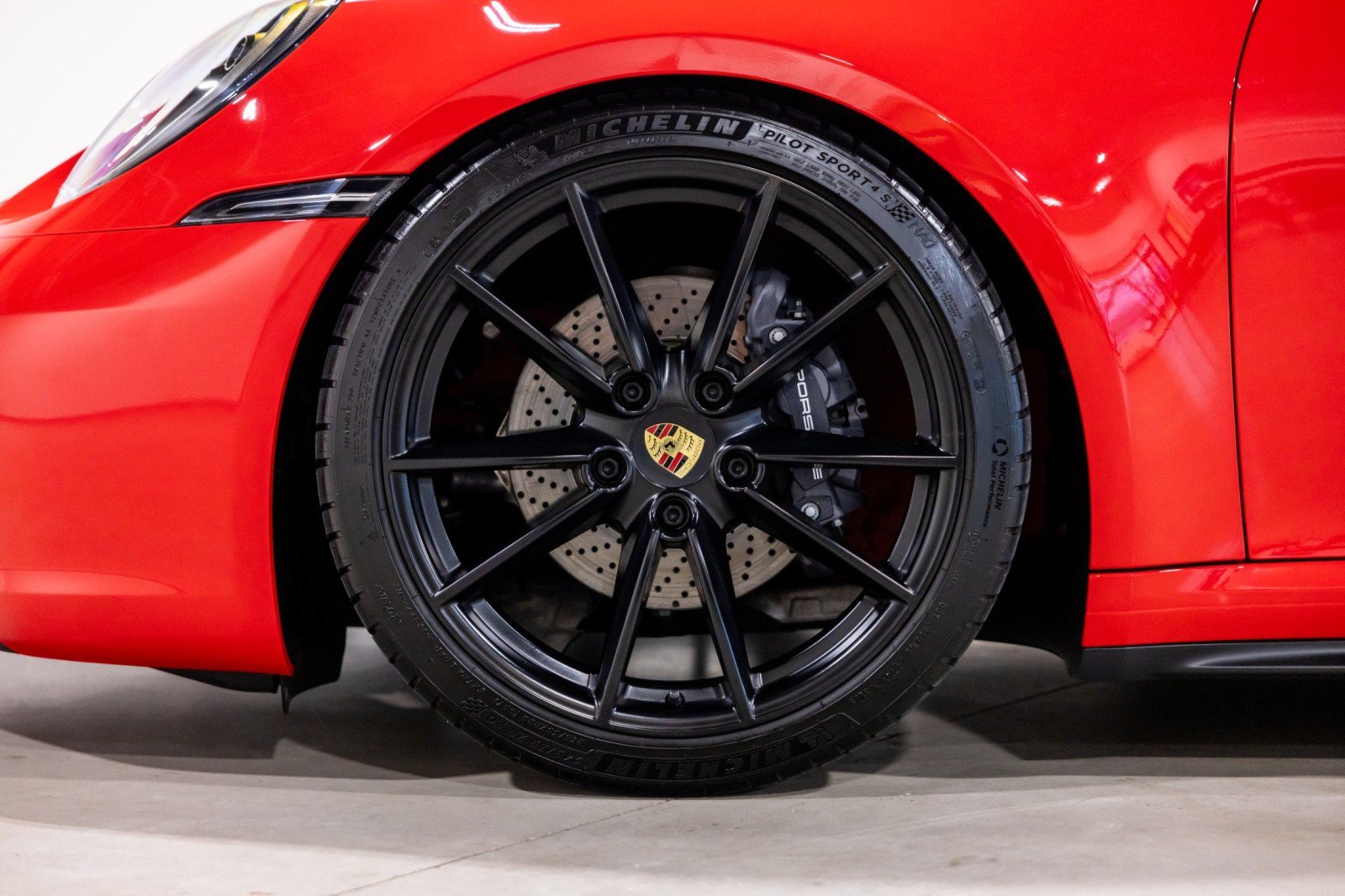 Used 2024 Porsche 911 Carrera RWD image 19