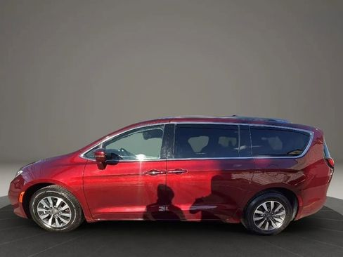 Used 2021 Chrysler Pacifica Touring-L FWD image 8