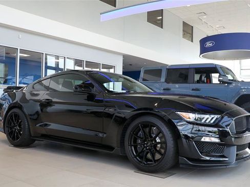 Certified 2019 Ford Mustang Shelby GT350 w/ Technology Package RWD image 4