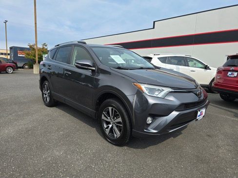 Used 2017 Toyota RAV4 XLE image 1