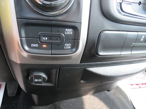 Used 2019 RAM 1500 Classic SLT w/ Luxury Group AWD/4WD image 24