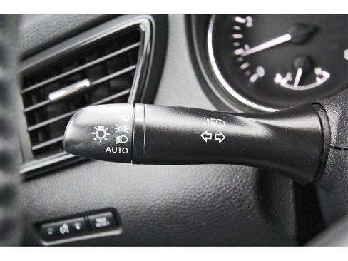 Certified 2019 Nissan Rogue SV w/ Premium Package image 13