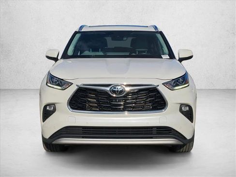 Certified 2021 Toyota Highlander Platinum image 2