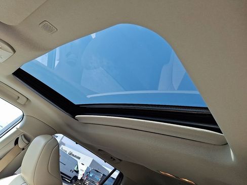 Used 2021 Toyota Highlander XLE image 17