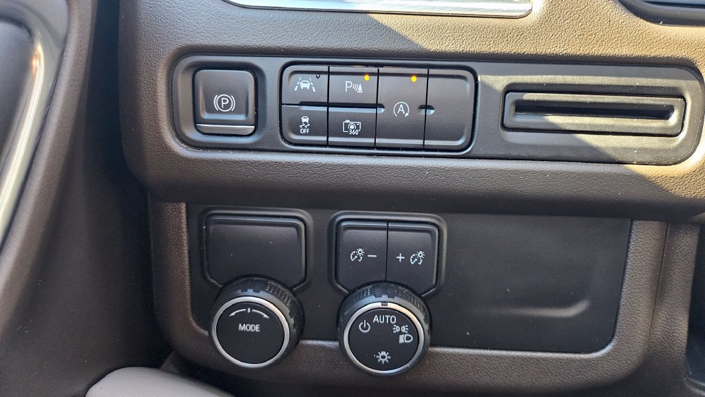 Used 2023 Chevrolet Tahoe LT w/ Luxury Package RWD image 35