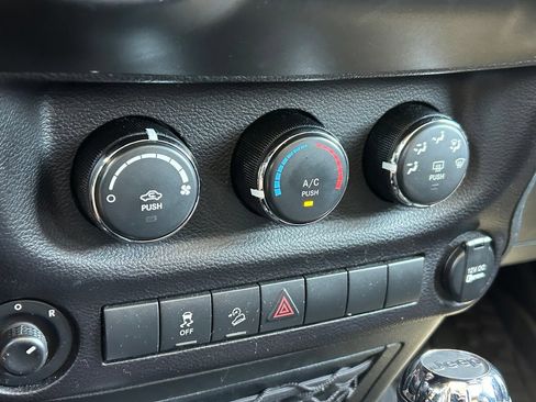 Used 2017 Jeep Wrangler Sport AWD/4WD image 11