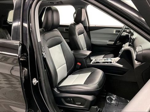 Used 2024 Ford Explorer XLT w/ XLT Sport Appearance Package AWD/4WD image 8