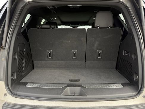 Used 2023 Chevrolet Tahoe Z71 w/ Luxury Package image 32