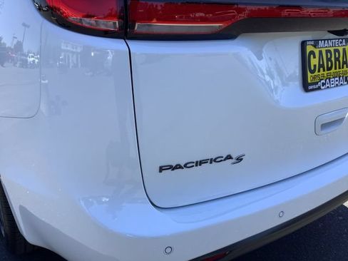 New 2027 Chrysler Pacifica Limited w/ S Appearance Package FWD image 44
