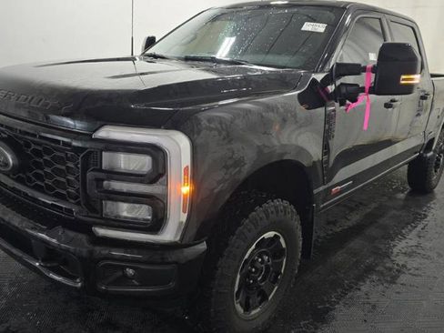 Used 2025 Ford F250 Lariat w/ Tremor Off-Road Package image 5