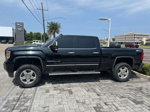 Used 2015 GMC Sierra 2500 Denali w/ Duramax Plus Package AWD/4WD image 1