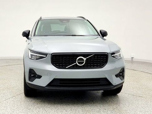 Used 2024 Volvo XC40 B5 Plus w/ Climate Package image 2