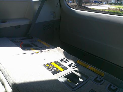 Used 2014 Toyota Sienna XLE image 29