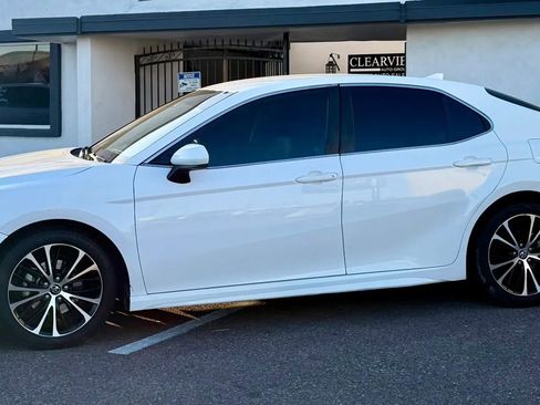 Used 2020 Toyota Camry SE FWD image 11