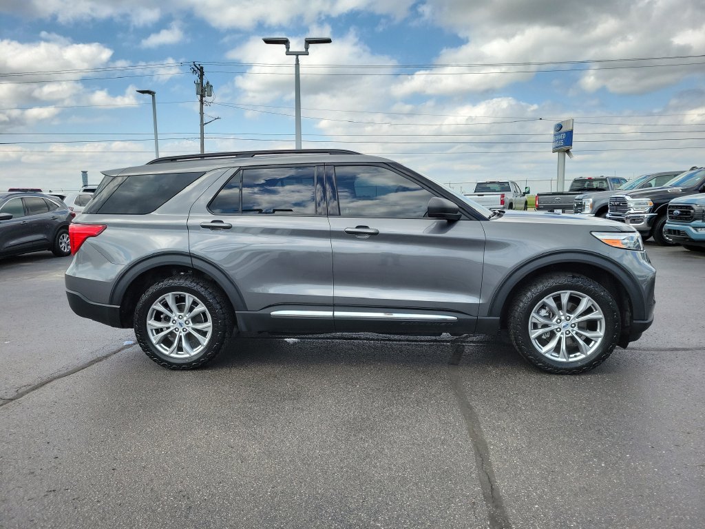 Certified 2023 Ford Explorer XLT w/ Equipment Group 202A AWD/4WD image 3