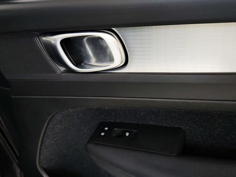 Used 2020 Volvo XC40 T4 Momentum FWD image 35