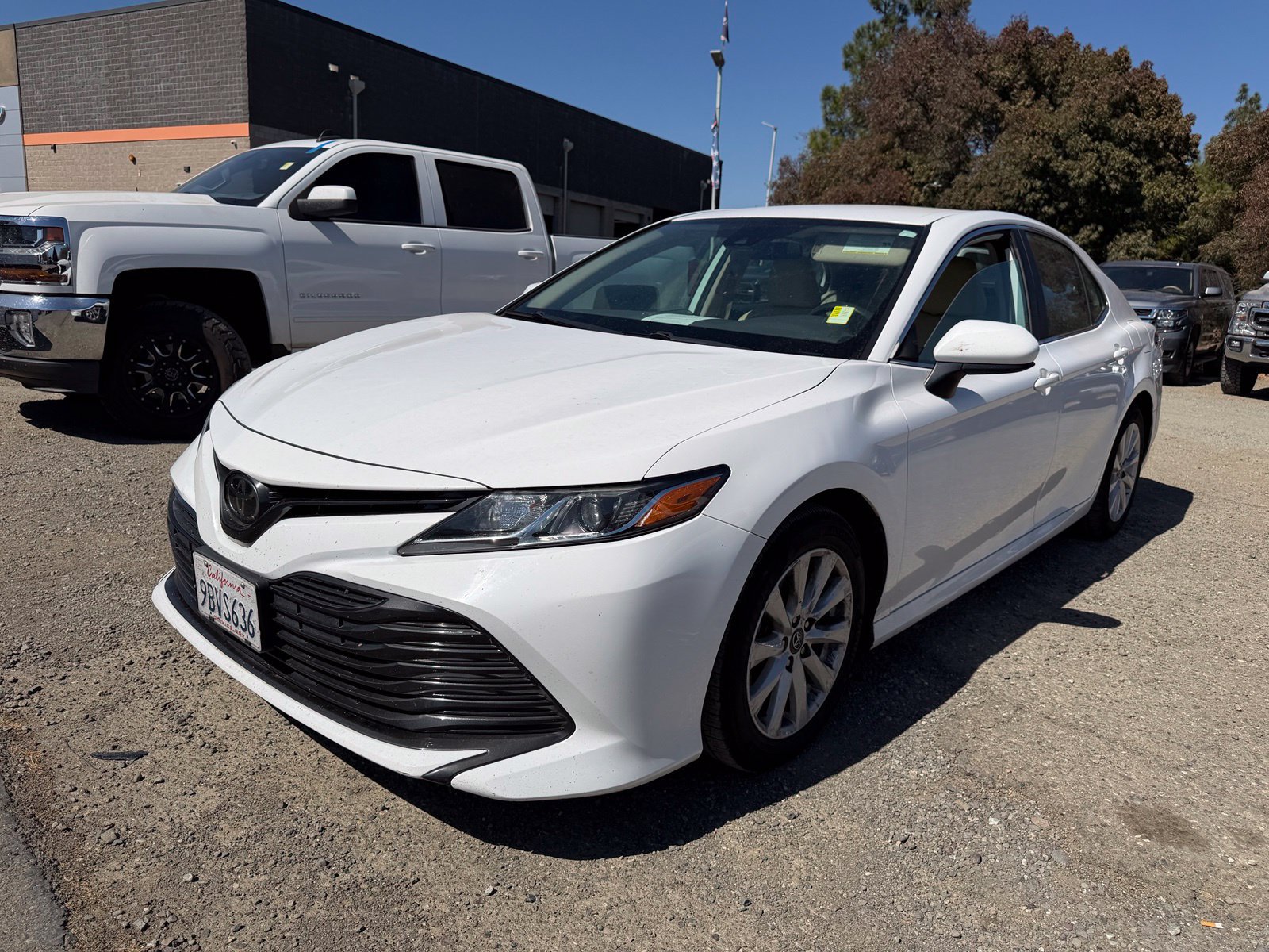 Used 2019 Toyota Camry LE FWD image 1