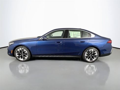 Used 2026 BMW 530i xDrive w/ Premium Package AWD/4WD image 3