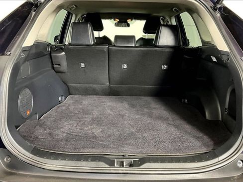 Used 2021 Toyota RAV4 XLE Premium image 30