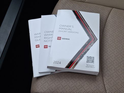 Certified 2024 Toyota Sienna Limited image 30