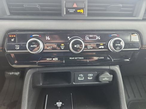 Used 2024 Honda Pilot TrailSport image 20