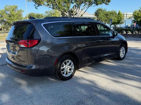 Used 2021 Chrysler Voyager Lxi FWD image 4