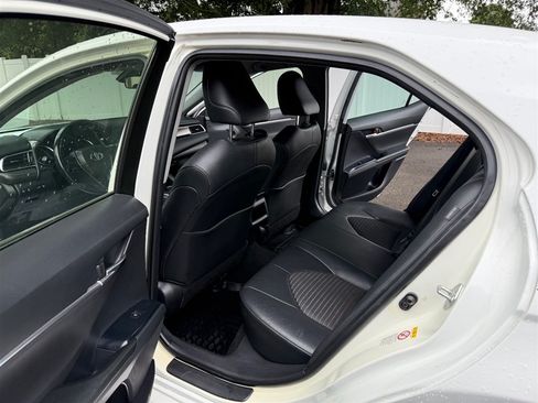 Used 2018 Toyota Camry SE FWD image 13