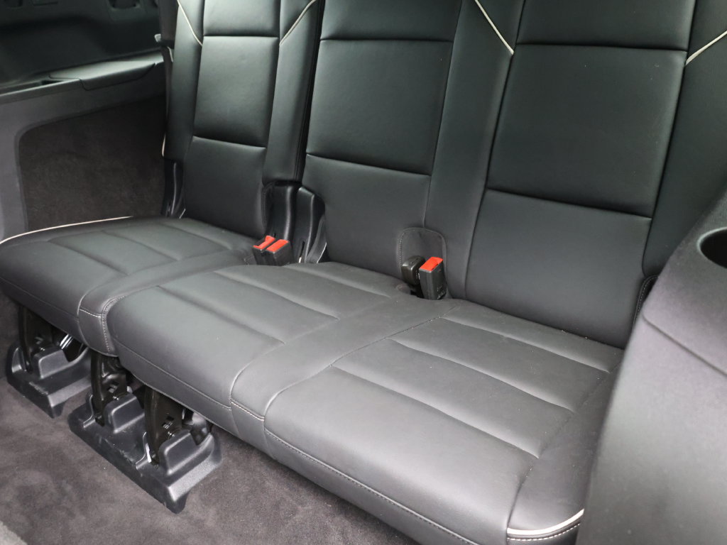 Used 2025 Cadillac Escalade ESV Premium Luxury w/ LPO, Floor Liner Package AWD/4WD image 24