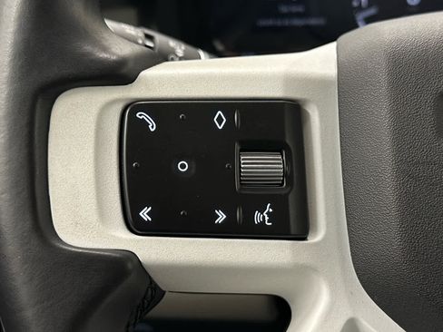 Used 2023 Land Rover Defender 110 SE image 25