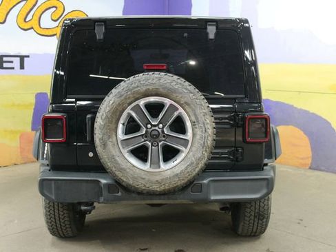 Used 2019 Jeep Wrangler Unlimited Sahara w/ Uconnect 4C Nav & Sound Group AWD/4WD image 7