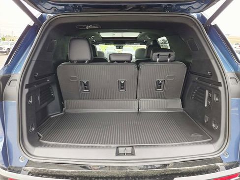 New 2026 Chevrolet Traverse High Country w/ LPO, Floor Liner Package AWD/4WD image 12