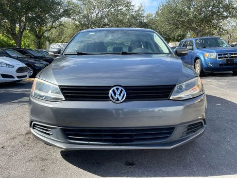 Used 2011 Volkswagen Jetta SE image 3