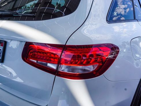 Used 2018 Mercedes-Benz GLC 300 4MATIC image 8