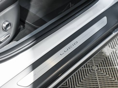 Used 2022 Lucid Air Grand Touring image 22