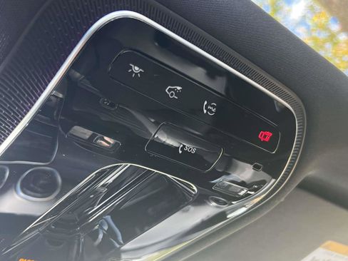 Used 2025 Mercedes-Benz GLC 350e 4MATIC image 14