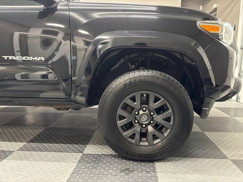 Used 2020 Toyota Tacoma SR5 AWD/4WD image 5