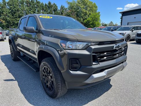 Used 2024 Chevrolet Colorado Trail Boss w/ Advanced Trailering Package AWD/4WD image 11