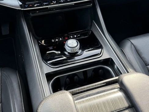 Used 2024 Jeep Wagoneer L Series II w/ Flexible Seating Group image 13