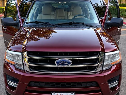 Used 2017 Ford Expedition EL XLT w/ Equipment Group 202A AWD/4WD image 6