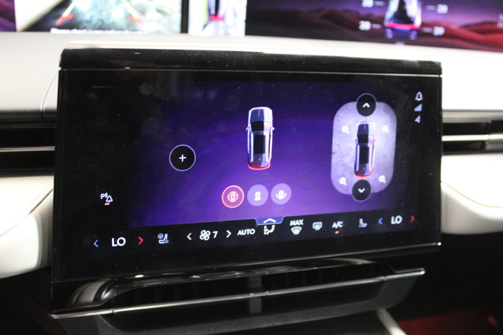 Used 2025 Lincoln Nautilus Premier AWD/4WD image 20