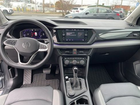 Certified 2022 Volkswagen Taos SEL w/ Panoramic Sunroof Package image 14