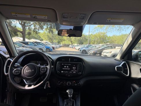 Used 2025 Kia Soul LX w/ LX Technology Package FWD image 30