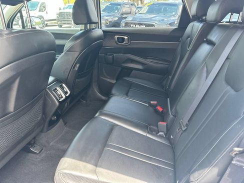 Used 2024 Kia Sorento S FWD image 7