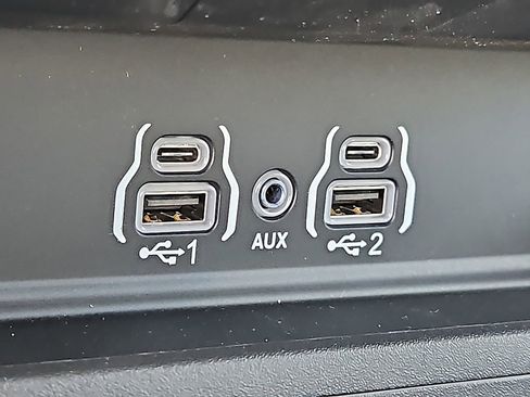 New 2026 RAM 1500 Laramie AWD/4WD image 17