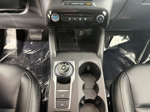 Used 2025 Ford Escape Platinum AWD/4WD image 21