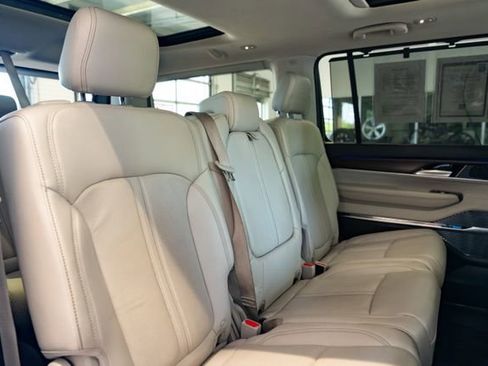Used 2023 Jeep Grand Wagoneer 4WD w/ Flexible Seating Group image 39