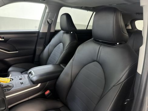 Used 2026 Toyota Highlander XLE AWD/4WD image 5