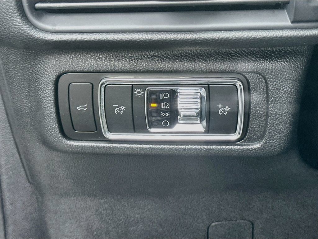 Used 2023 Lincoln Corsair Reserve w/ Equipment Group 201A FWD image 10