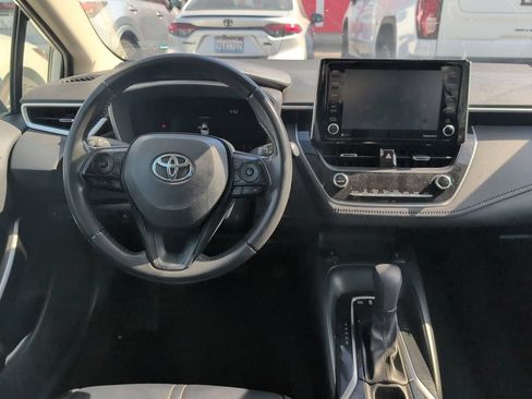 Used 2022 Toyota Corolla LE FWD image 3