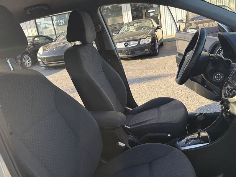 Used 2012 Hyundai Accent SE FWD image 20